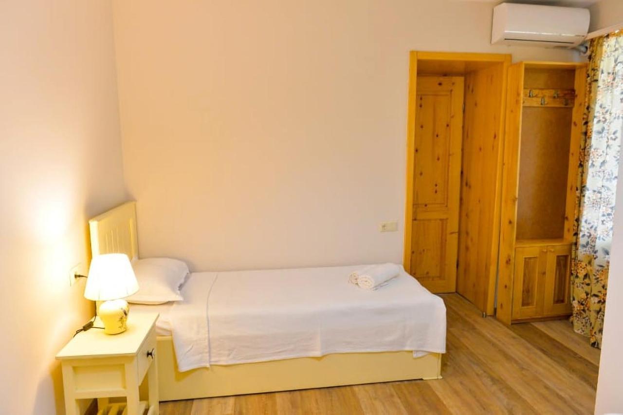 Mebo House Hotell Kutaisi Exteriör bild
